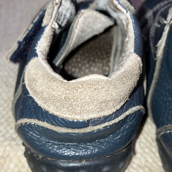 Infant size 5 leather Navy Walker Shoes with Secure Straps - Picture 13 of 16